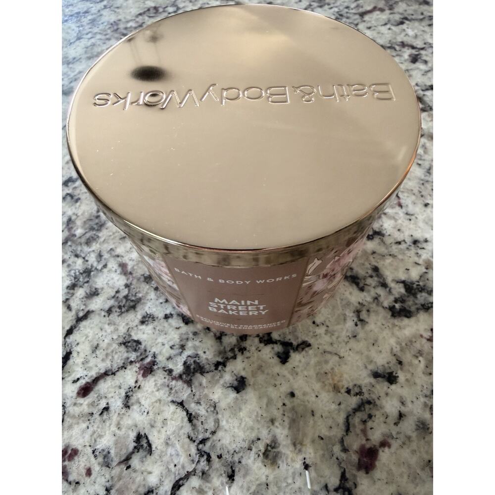 3 X Bath & Body Works Main Street Bakery 3 Wick Candle 14.5 oz - Picture 3 of 3